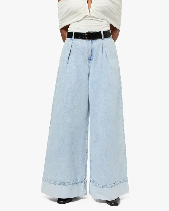 Pleated Wide Leg Jean